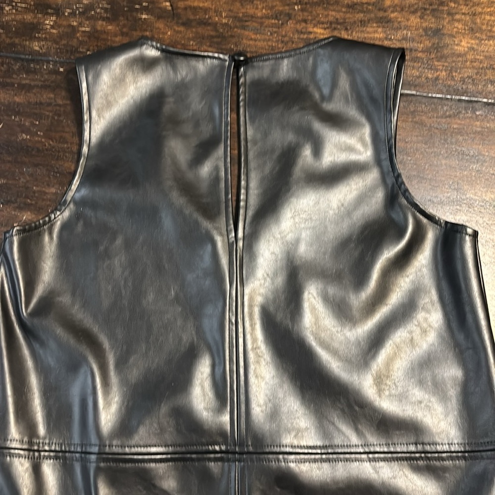 EVEREVE Black V-neck Faux Leather Dress - Size XS.  🖤🩶❤️ Like new! - Picture 9 of 12